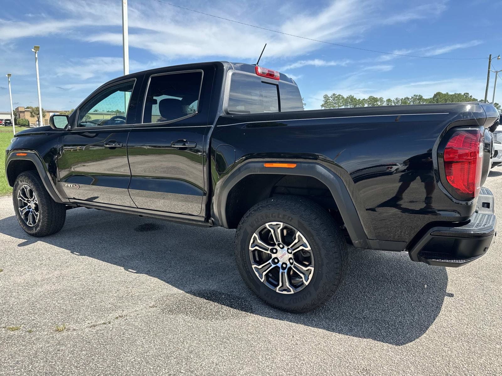 Used 2023 GMC Canyon AT4 w/ AT4 Premium Package AWD/4WD image 6