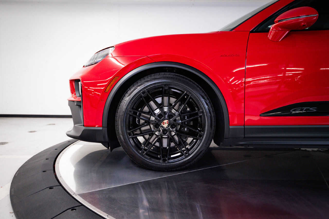 Used 2026 Porsche Macan GTS Electric AWD/4WD image 11