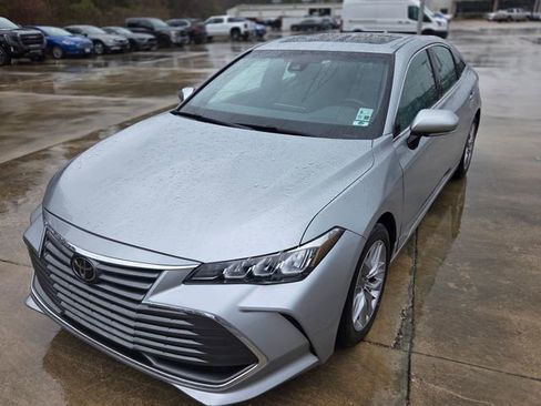 Used 2021 Toyota Avalon XLE image 1