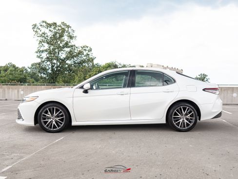 Used 2022 Toyota Camry XLE w/ Navigation Upgrade Package AWD/4WD image 4