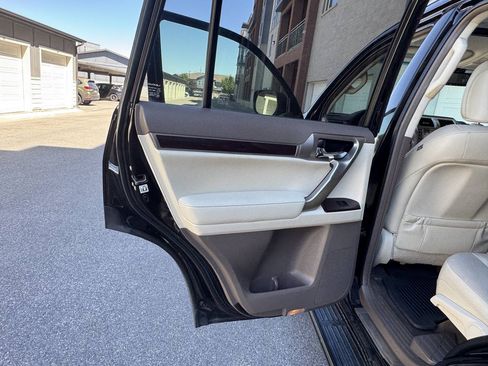 Used 2014 Lexus GX 460 w/ Premium Package AWD/4WD image 26