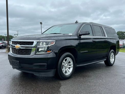 Used 2019 Chevrolet Suburban LT image 3