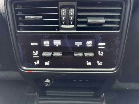 Used 2025 Porsche Cayenne S image 17