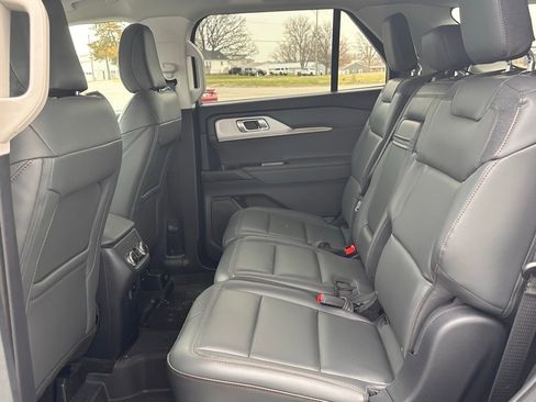 Used 2025 Ford Explorer Active w/ Active Comfort Package image 14