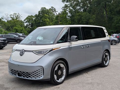 Used 2025 Volkswagen ID. Buzz Pro S Plus RWD image 5