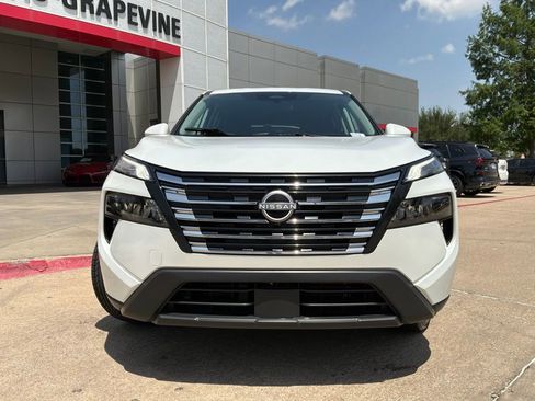 Used 2025 Nissan Rogue SV FWD image 3