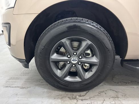 Used 2020 Ford Expedition XLT w/ FX4 Off-Road Package image 65