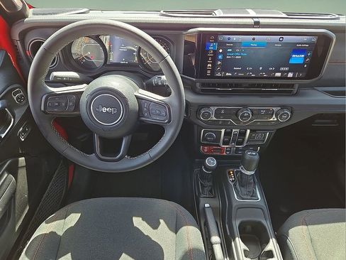 Used 2025 Jeep Wrangler Unlimited Rubicon AWD/4WD image 18