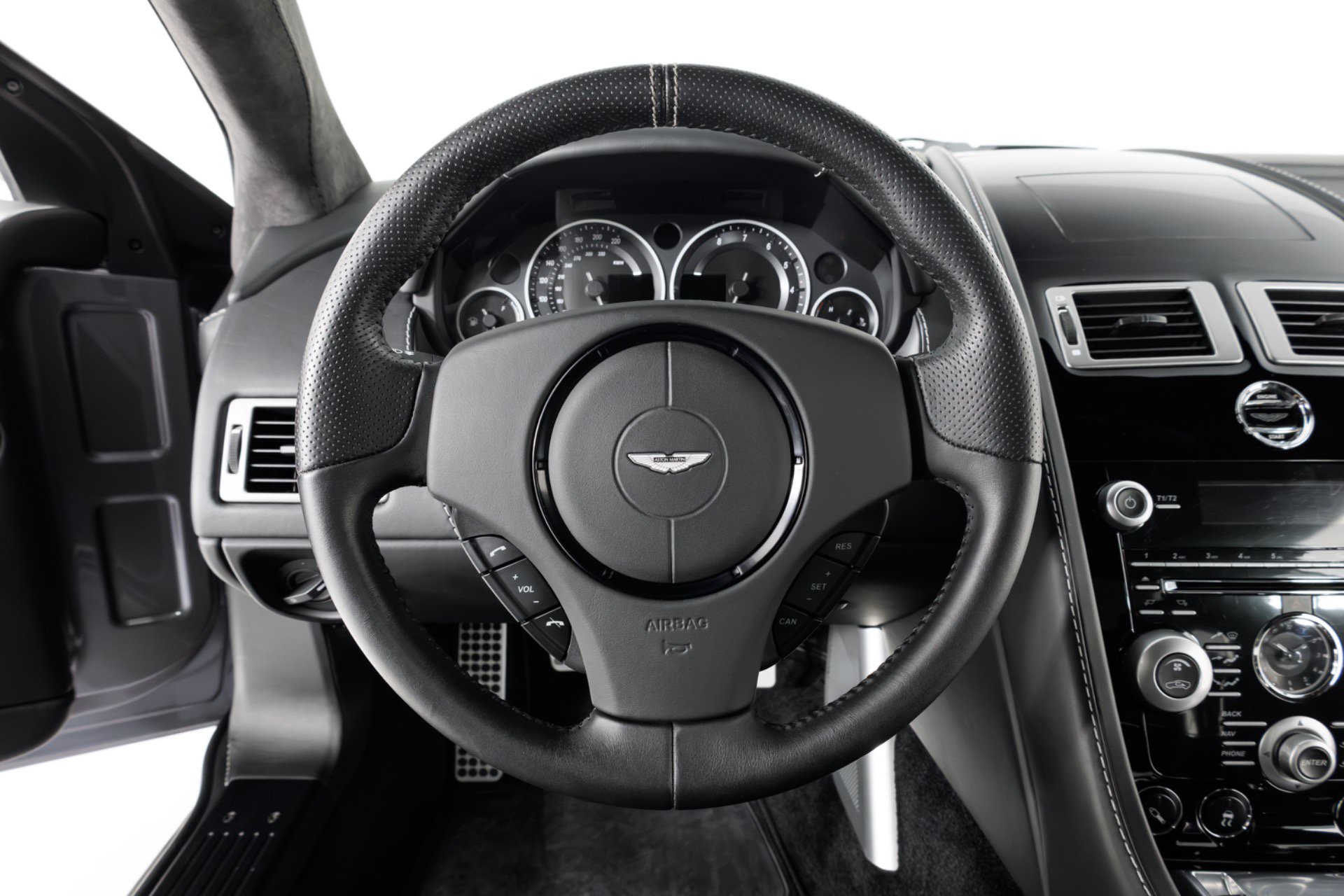 Used 2010 Aston Martin DBS Coupe RWD image 19