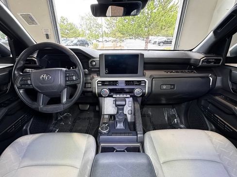 Certified 2025 Toyota Tacoma SR5 AWD/4WD image 17