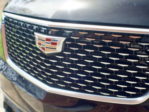 Used 2025 Cadillac XT6 Luxury image 16