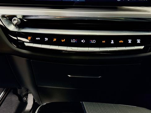 Used 2025 Cadillac Lyriq Luxury RWD image 16