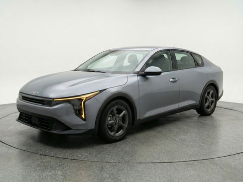 Used 2025 Kia K4 LXS image 3