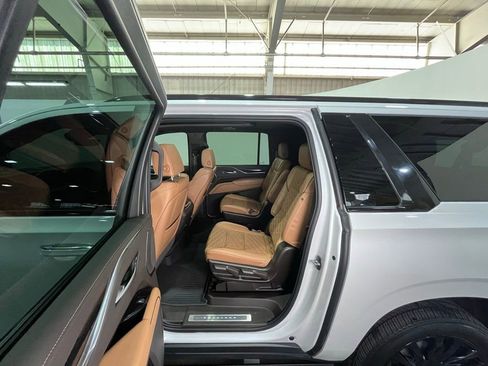 Used 2023 Cadillac Escalade ESV Premium Luxury w/ Performance Package AWD/4WD image 18