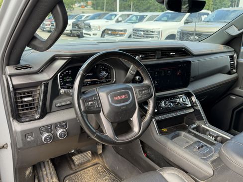 Used 2024 GMC Sierra 2500 AT4 w/ AT4 Premium Plus Package AWD/4WD image 11