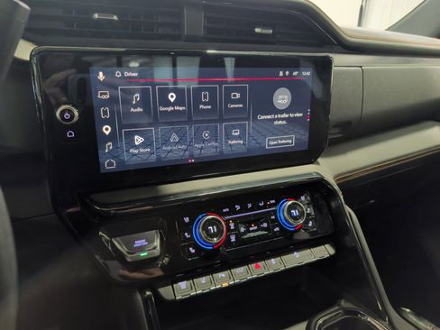 Used 2025 GMC Sierra 3500 AT4 w/ AT4 Premium Plus Package AWD/4WD image 12