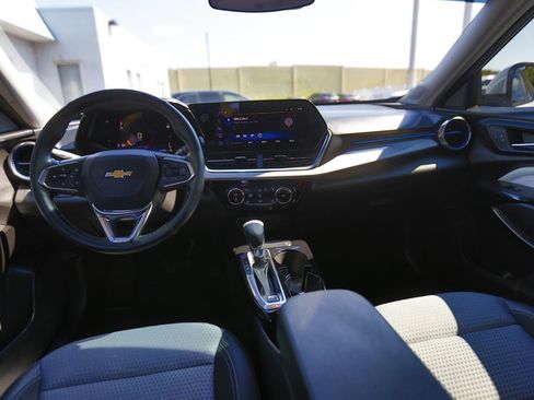 Used 2024 Chevrolet Trax LT w/ Driver Confidence Package FWD image 11