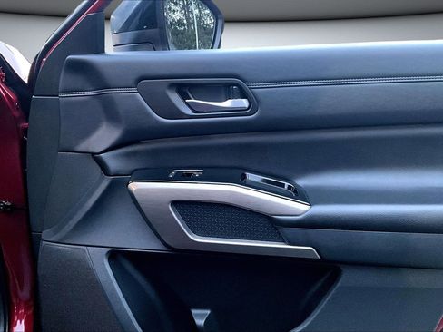 Used 2023 Nissan Pathfinder Platinum image 28