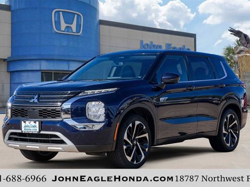 Used 2024 Mitsubishi Outlander SE image 1