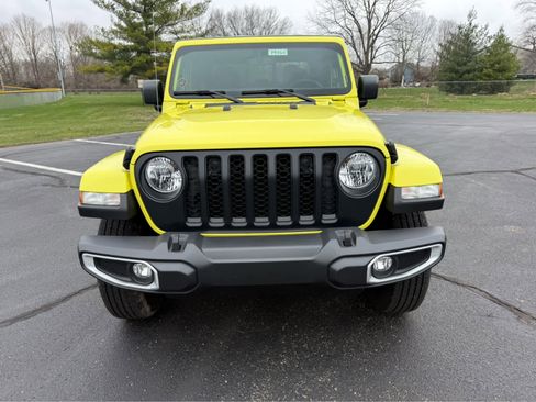 Used 2023 Jeep Gladiator Sport image 8