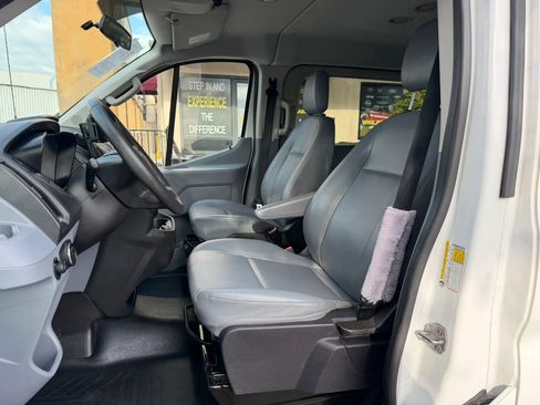 Used 2018 Ford Transit 150 XL RWD image 9