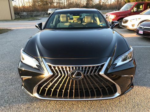 Used 2023 Lexus ES 300h w/ Premium Package image 3