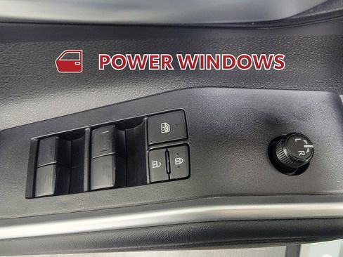 Certified 2025 Toyota Highlander XLE image 30