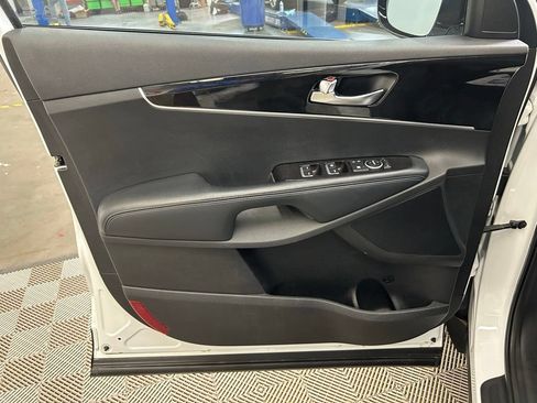 Used 2017 Kia Sorento FWD image 23