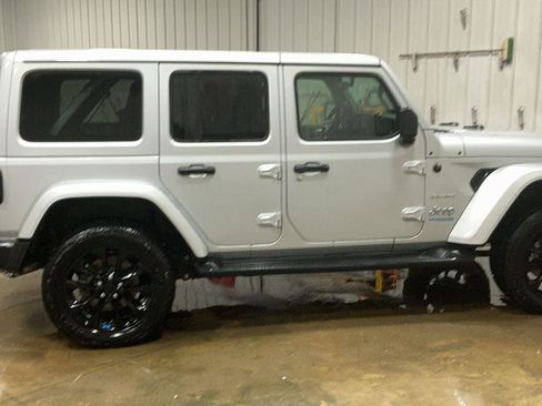 Used 2022 Jeep Wrangler Unlimited Sahara w/ Cold Weather Group image 3