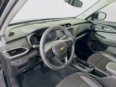 Used 2023 Chevrolet TrailBlazer LS FWD image 9