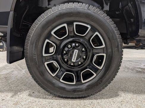 Used 2025 Ford F250 Platinum image 14