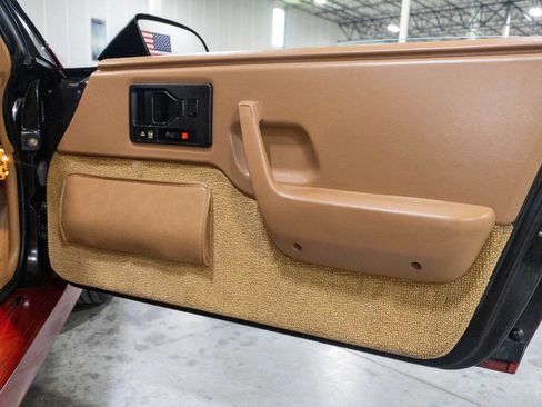 Used 1988 Pontiac Fiero GT image 28