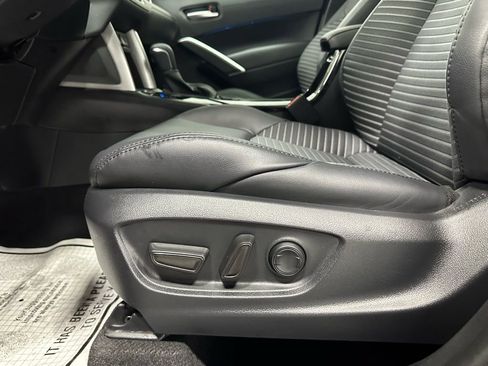 Used 2025 Toyota Corolla Cross AWD Hybrid w/ Convenience Package image 12