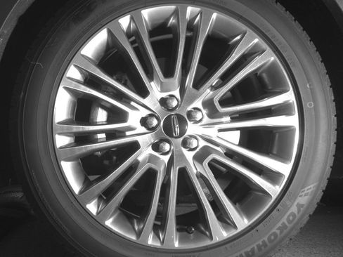 Used 2017 Lincoln MKX Reserve FWD image 9