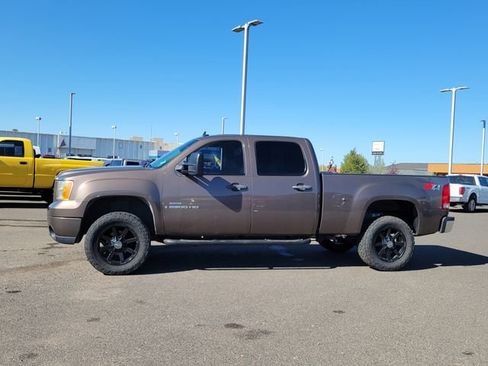 Used 2007 GMC Sierra 2500 SLE w/ Z71 Off-Road Package AWD/4WD image 2