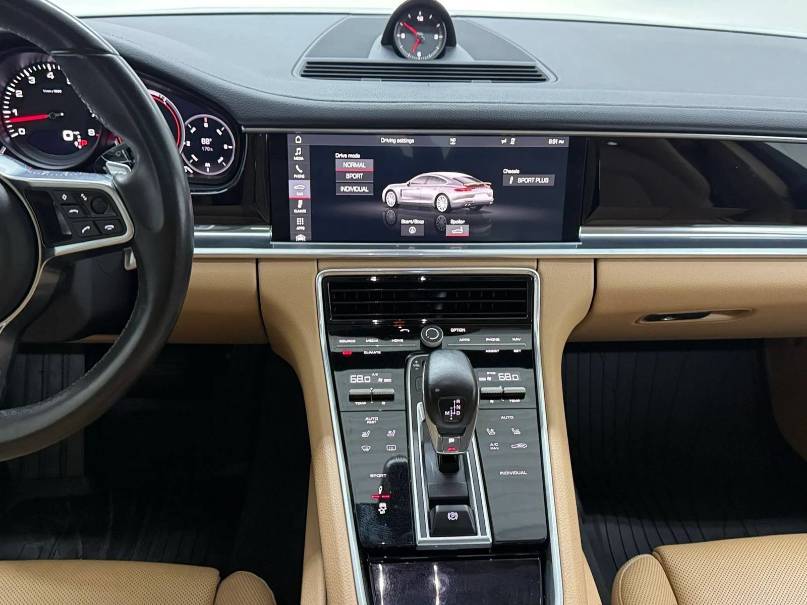 Used 2018 Porsche Panamera RWD image 9