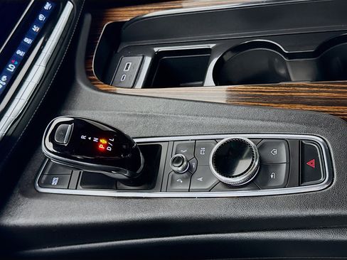 Used 2021 Cadillac Escalade Premium Luxury RWD image 19