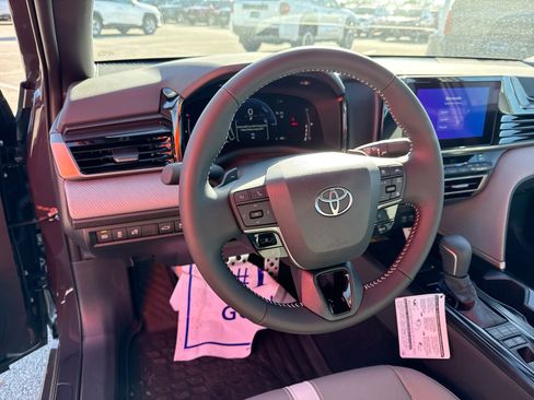 Used 2026 Toyota Camry SE image 11