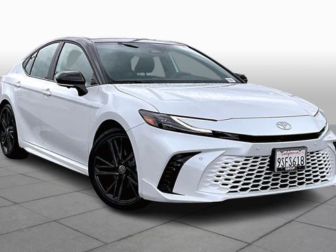 Used 2025 Toyota Camry XSE w/ Premium Plus Package image 2