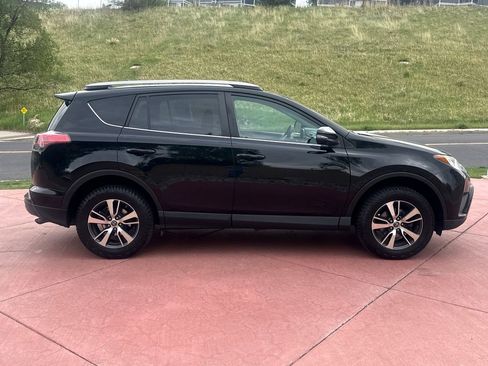 Used 2018 Toyota RAV4 XLE w/ Plus Extra Value Package AWD/4WD image 8