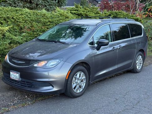 Used 2020 Chrysler Voyager Lxi image 1