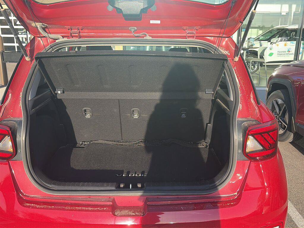Certified 2022 Hyundai Venue Limited FWD image 5