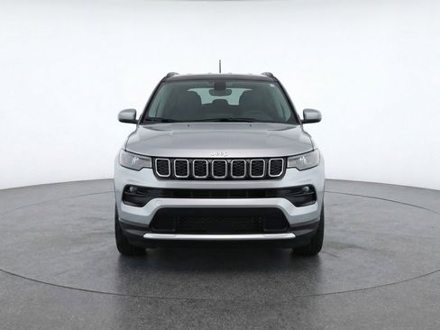 Used 2025 Jeep Compass Limited AWD/4WD image 2