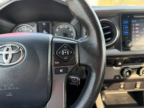 Used 2016 Toyota Tacoma TRD Sport w/ Towing Package image 14