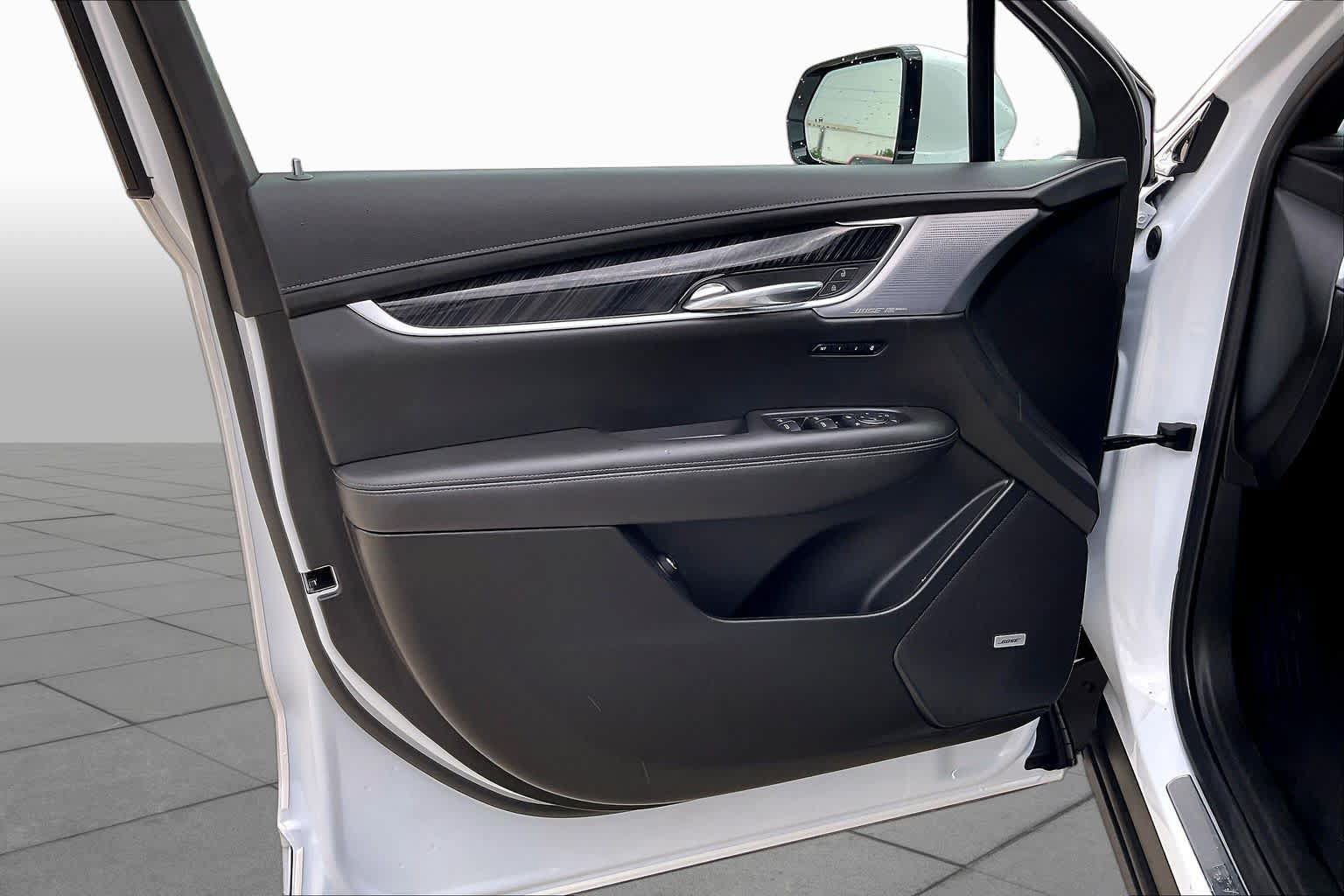Used 2025 Cadillac XT6 Premium Luxury FWD image 22