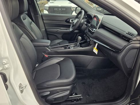 New 2026 Jeep Compass Latitude image 5