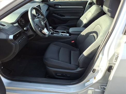 Used 2022 Nissan Altima 2.5 SV w/ SV Premium Package image 17