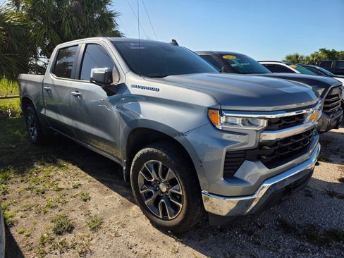 Used 2023 Chevrolet Silverado 1500 LT AWD/4WD image 3