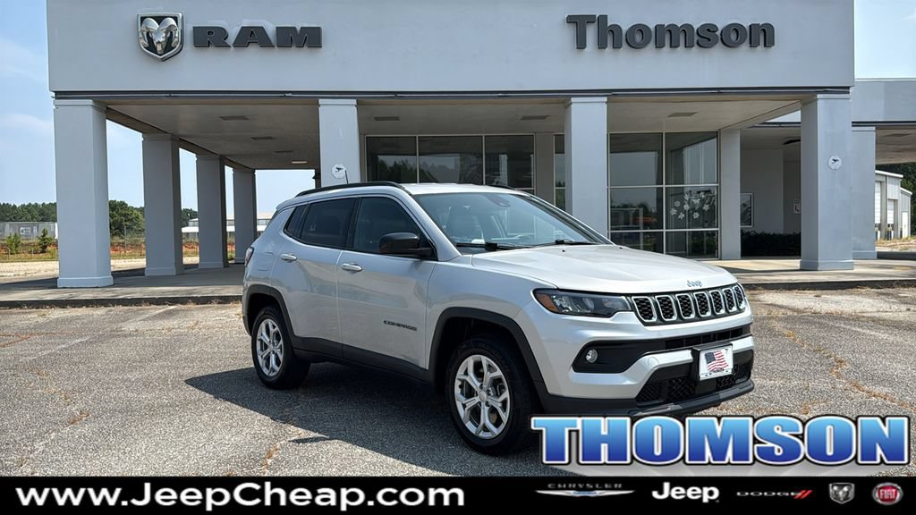 Used 2024 Jeep Compass Latitude AWD/4WD image 1