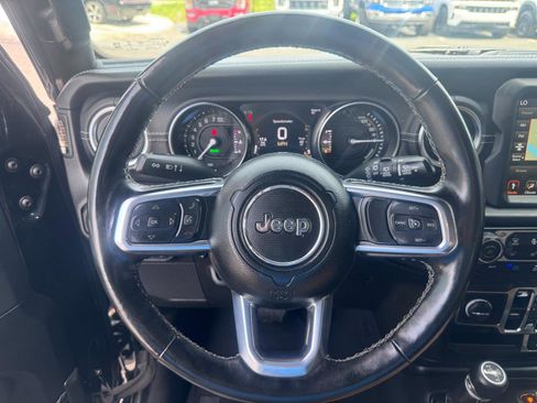 Used 2022 Jeep Wrangler Unlimited Sahara w/ Cold Weather Group AWD/4WD image 11